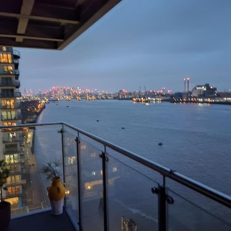 Snuggle Inn - Riverside Apartments - Views Over Looking London River Thames, Close To O2 Arena, London Excel, London City Airport, Thames Clipper- River Boat Service, Woolwich Ferry, Onsite Parking, Twin Room Option Available 외부 사진