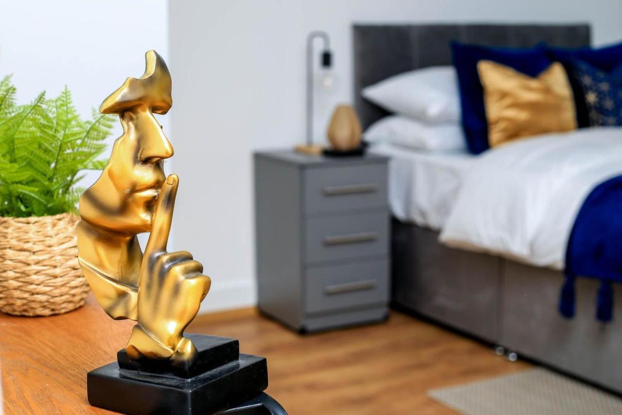 Snuggle Inn - Riverside Apartments - Views Over Looking London River Thames, Close To O2 Arena, London Excel, London City Airport, Thames Clipper- River Boat Service, Woolwich Ferry, Onsite Parking, Twin Room Option Available 외부 사진