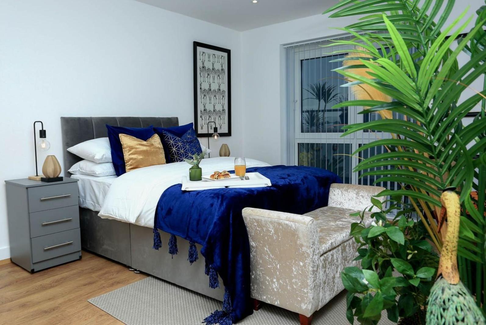 Snuggle Inn - Riverside Apartments - Views Over Looking London River Thames, Close To O2 Arena, London Excel, London City Airport, Thames Clipper- River Boat Service, Woolwich Ferry, Onsite Parking, Twin Room Option Available 외부 사진