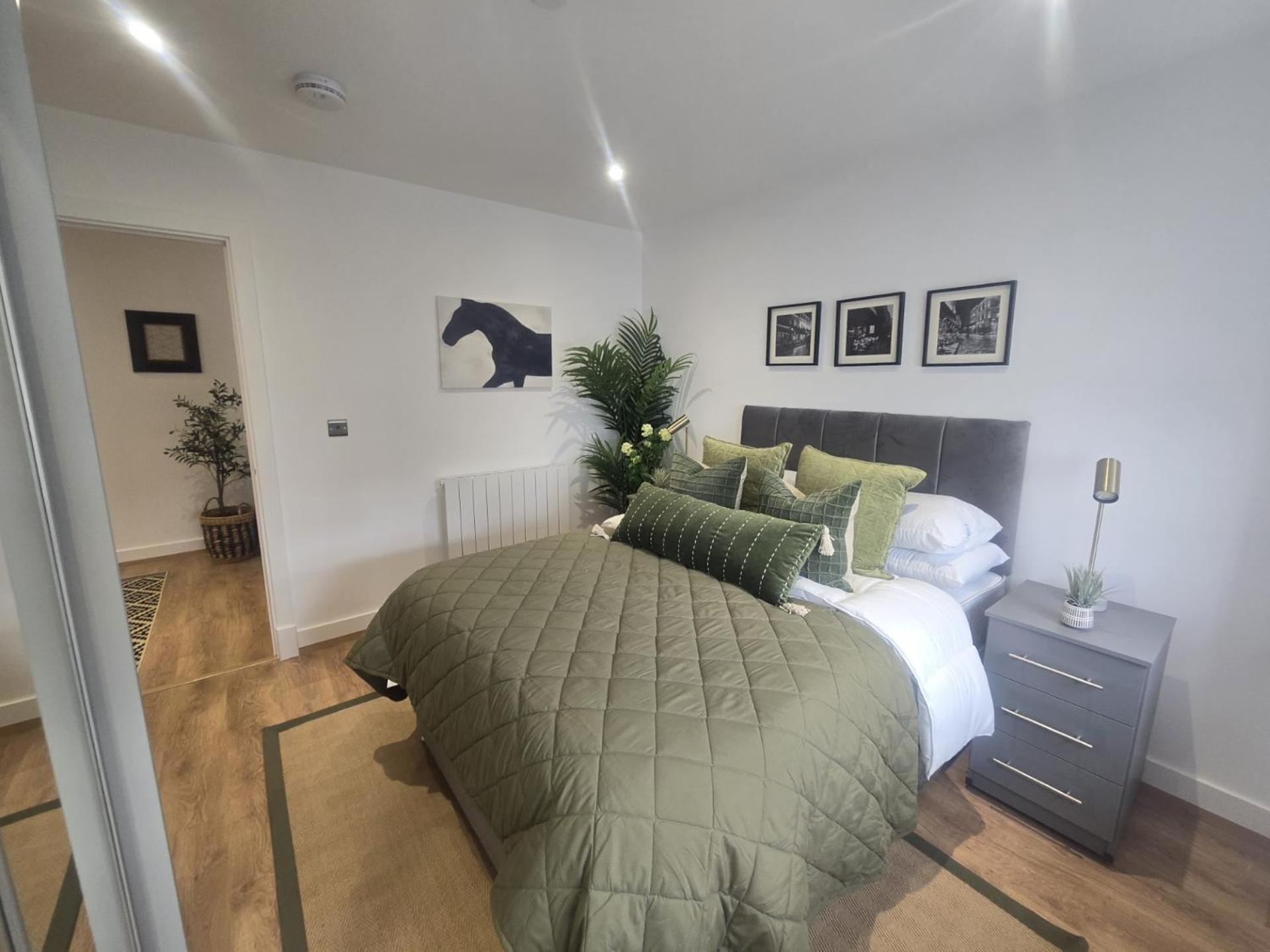 Snuggle Inn - Riverside Apartments - Views Over Looking London River Thames, Close To O2 Arena, London Excel, London City Airport, Thames Clipper- River Boat Service, Woolwich Ferry, Onsite Parking, Twin Room Option Available 외부 사진