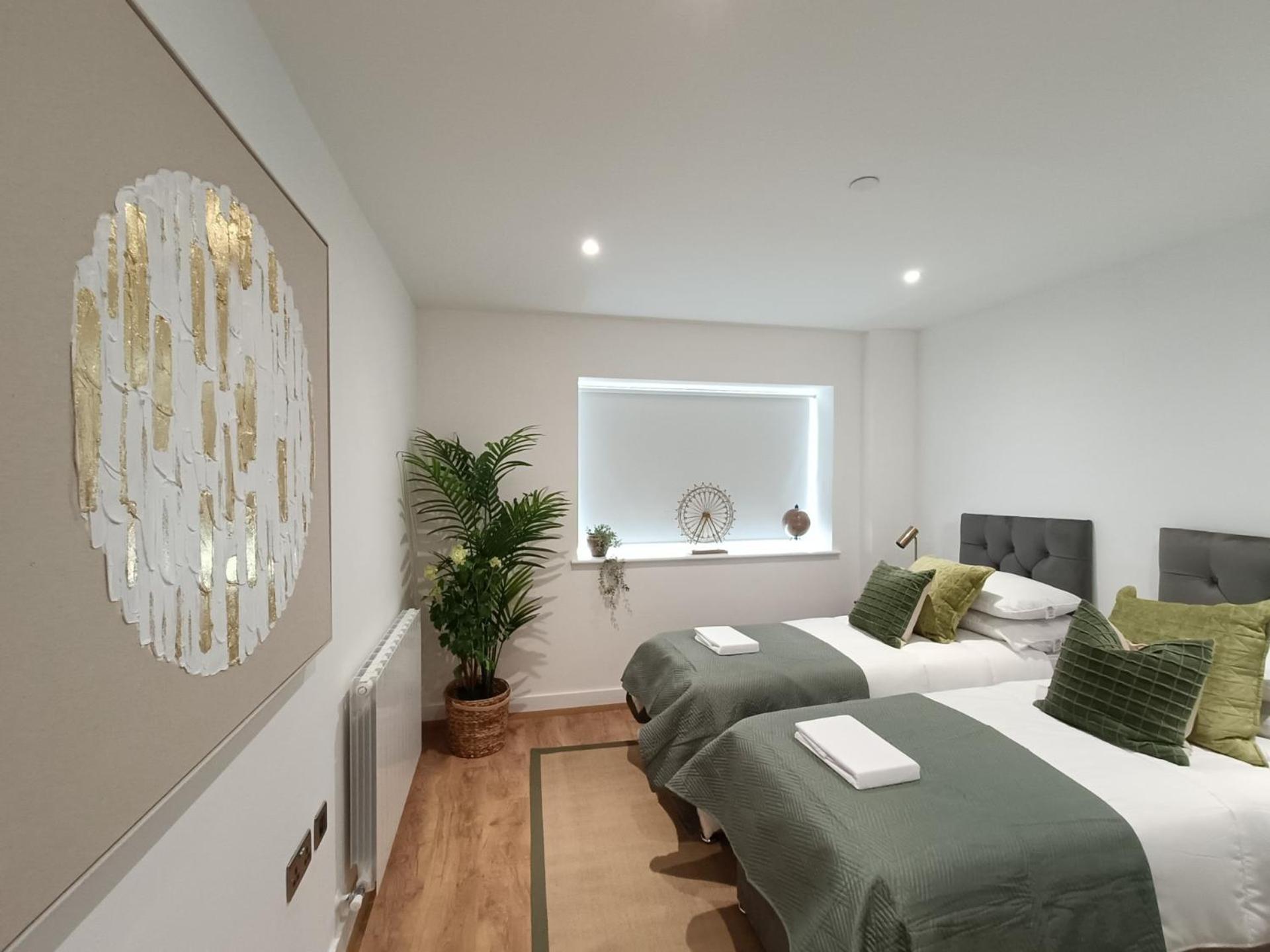 Snuggle Inn - Riverside Apartments - Views Over Looking London River Thames, Close To O2 Arena, London Excel, London City Airport, Thames Clipper- River Boat Service, Woolwich Ferry, Onsite Parking, Twin Room Option Available 외부 사진