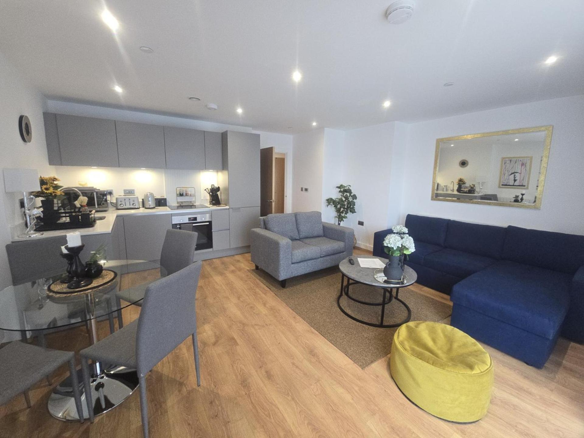 Snuggle Inn - Riverside Apartments - Views Over Looking London River Thames, Close To O2 Arena, London Excel, London City Airport, Thames Clipper- River Boat Service, Woolwich Ferry, Onsite Parking, Twin Room Option Available 외부 사진